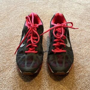 Nike Airmax Black and Pink Athletic Shoes women’s Size 6 Gently used like new